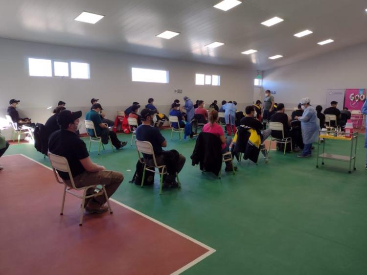 Santa Cruz: Trabajadores mineros fueron vacunados en Perito Moreno Santa Cruz: Trabajadores mineros fueron vacunados en Perito Moreno
