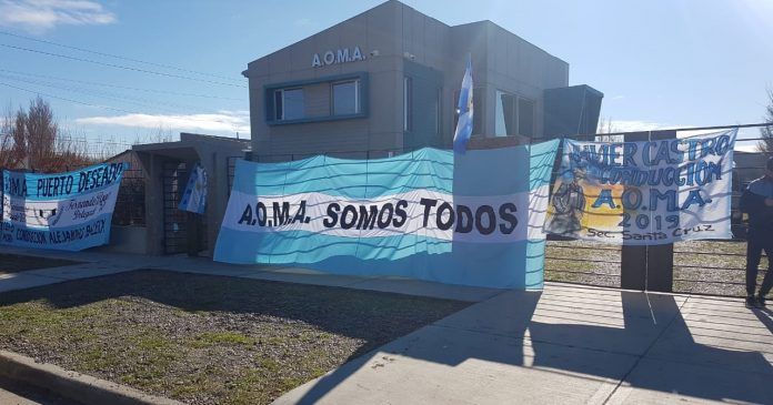 Santa Cruz: Trabajadores mineros hicieron banderazo en apoyo a la comisión directiva de AOMA Santa Cruz Santa Cruz: Trabajadores mineros hicieron banderazo en apoyo a la comisión directiva de AOMA Santa Cruz