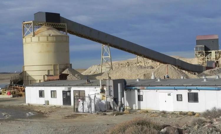 Santa Cruz: Tras el anuncio de cierre de Manantial Espejo, los trabajadores realizan una toma pacífica Santa Cruz: Tras el anuncio de cierre de Manantial Espejo, los trabajadores realizan una toma pacífica