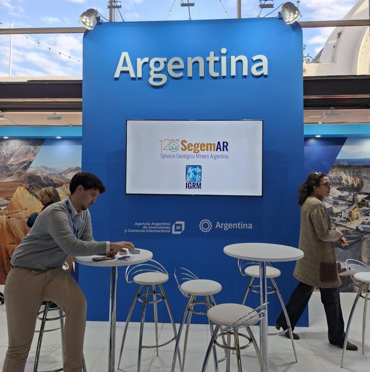 SEGEMAR participa en ArMinera 2025 con firma de importante acta complementaria SEGEMAR participa en ArMinera 2025 con firma de importante acta complementaria