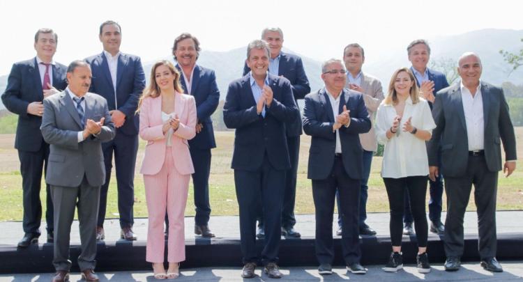 Sergio Massa en Salta: El Norte dio "un paso gigante para el impulso del sistema eléctrico nacional" Sergio Massa en Salta: El Norte dio "un paso gigante para el impulso del sistema eléctrico nacional"