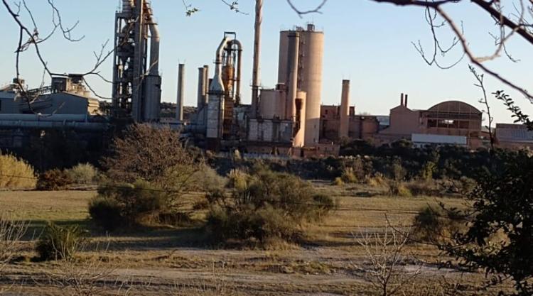 Sierras Bayas: Abrazo a la primera fábrica de cemento del país Sierras Bayas: Abrazo a la primera fábrica de cemento del país