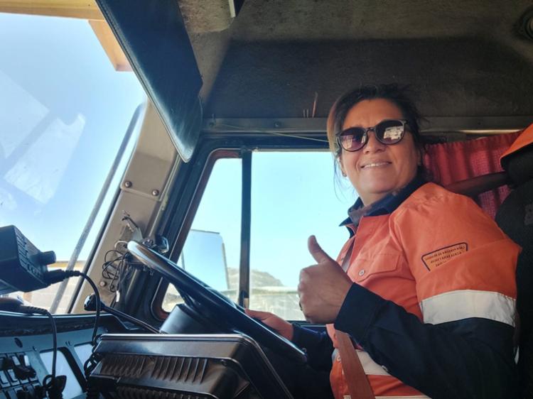 Silvana Aubone, dirigente de AOMA: "El desafío de padecer amplitud térmica, nieve o viento a más de 4.000 metros de altura" Silvana Aubone, dirigente de AOMA: "El desafío de padecer amplitud térmica, nieve o viento a más de 4.000 metros de altura"