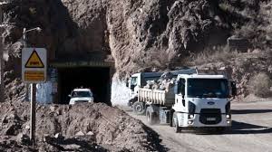 Catamarca: Son 1.600 los obreros mineros parados por la crisis sanitaria Catamarca: Son 1.600 los obreros mineros parados por la crisis sanitaria