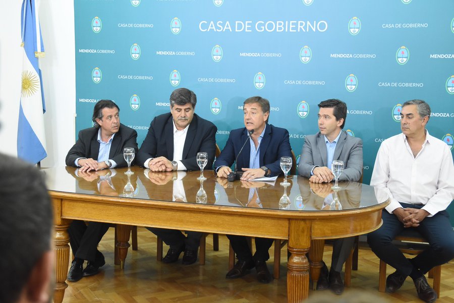Mendoza: Tras las protestas, el gobernador Rodolfo Suárez no reglamentará las reformas a la ley 7722 y convocó a un debate genuino Mendoza: Tras las protestas, el gobernador Rodolfo Suárez no reglamentará las reformas a la ley 7722 y convocó a un debate genuino