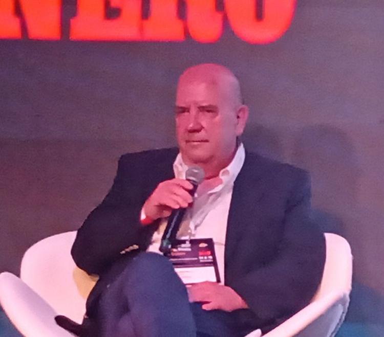 Trabajadores mal encuadrados:"bregamos por regularizar la situación de empresas proveedoras y las exploradoras"dijo Laplace ante referentes del sector Trabajadores mal encuadrados:"bregamos por regularizar la situación de empresas proveedoras y las exploradoras"dijo Laplace ante referentes del sector