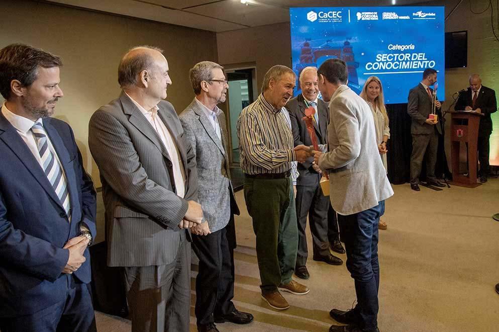 Córdoba: Tras advertir sobre retenciones, ahora Schiaretti pidió "seguir exportando" Córdoba: Tras advertir sobre retenciones, ahora Schiaretti pidió "seguir exportando"