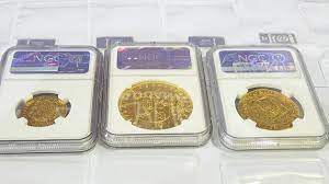 Un pasajero japonés intentó ingresar al país con monedas y lingotes de platino valuados en más de 114 millones de pesos Un pasajero japonés intentó ingresar al país con monedas y lingotes de platino valuados en más de 114 millones de pesos