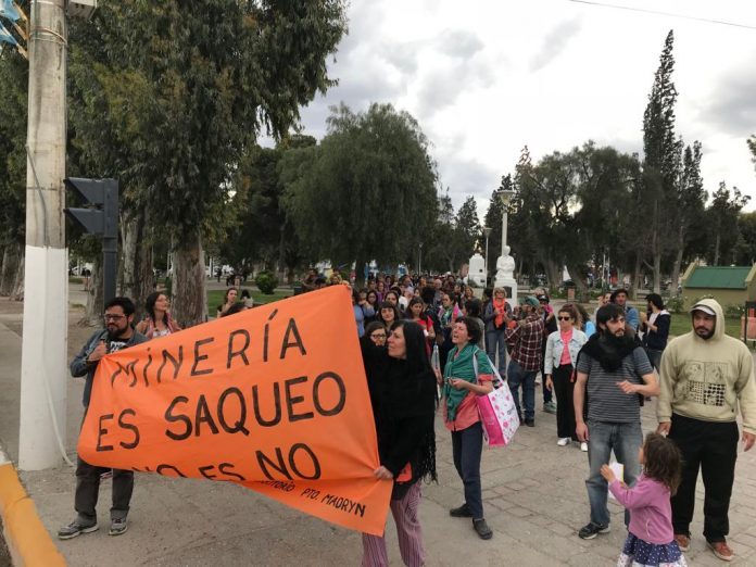 Chubut: Vecinos marcharon contra la megaminería