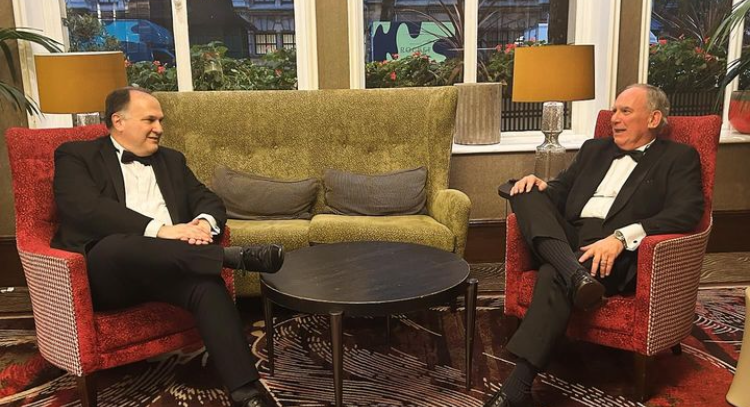Viaje oficial a Londres: Un viaje de egresados "all inclusive" de funcionarios nacionales y provinciales Viaje oficial a Londres: Un viaje de egresados "all inclusive" de funcionarios nacionales y provinciales